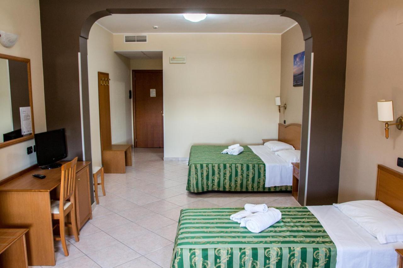 Hotel San Giorgio Сан-Нікола-Арчелла Екстер'єр фото