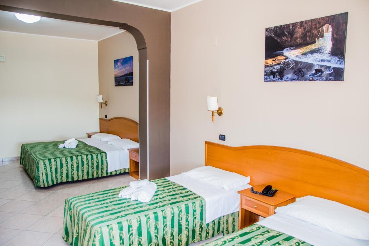 Hotel San Giorgio Сан-Нікола-Арчелла Екстер'єр фото
