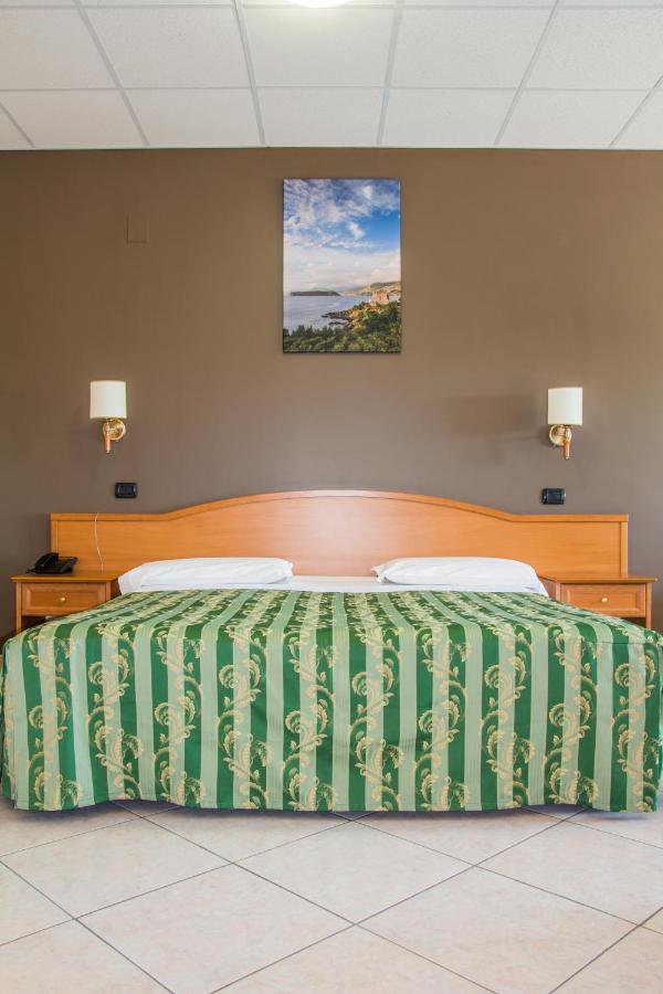 Hotel San Giorgio Сан-Нікола-Арчелла Екстер'єр фото