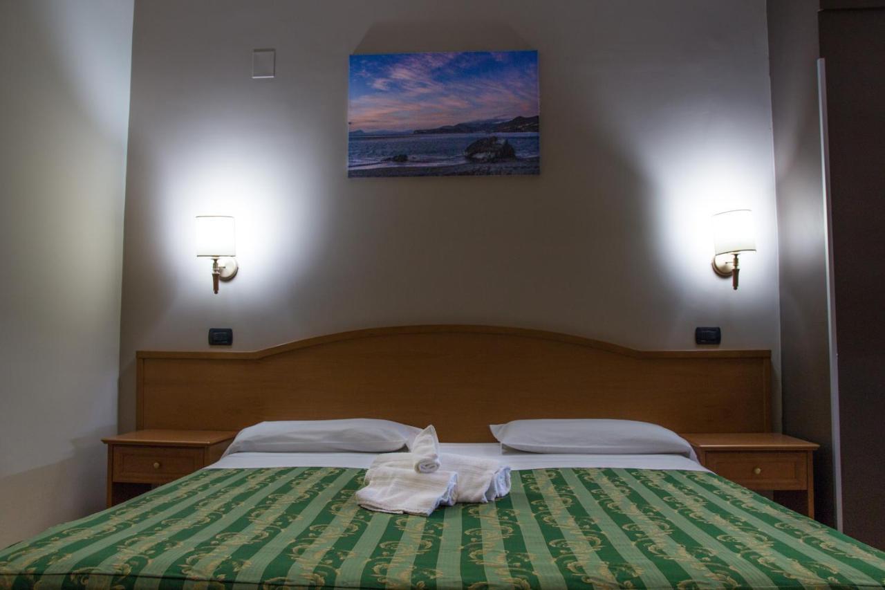Hotel San Giorgio Сан-Нікола-Арчелла Екстер'єр фото
