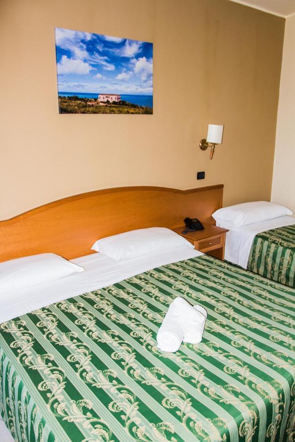 Hotel San Giorgio Сан-Нікола-Арчелла Екстер'єр фото
