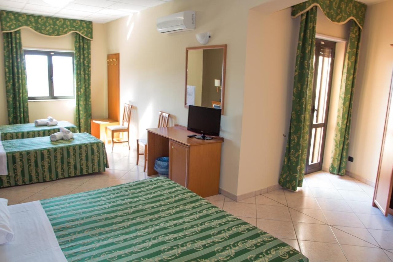 Hotel San Giorgio Сан-Нікола-Арчелла Екстер'єр фото