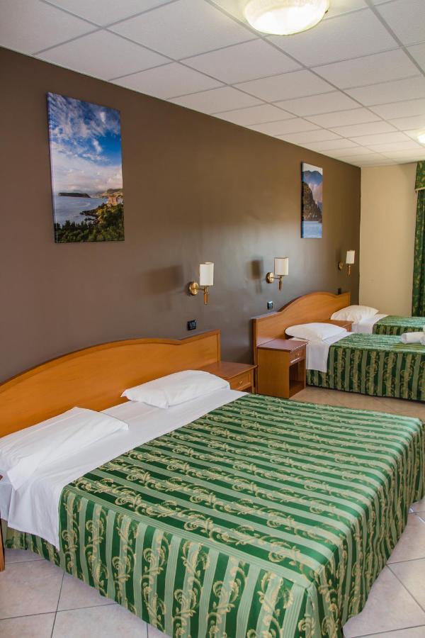 Hotel San Giorgio Сан-Нікола-Арчелла Екстер'єр фото