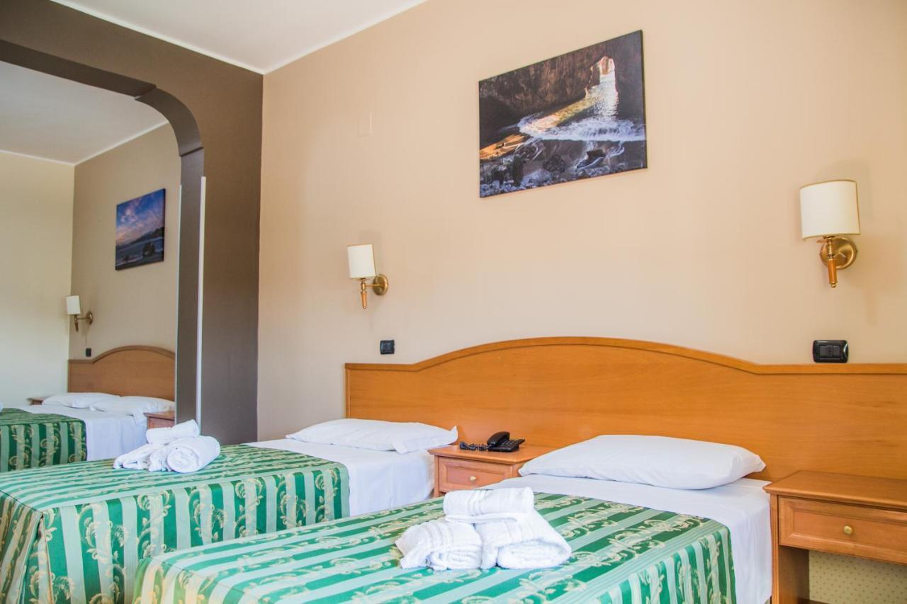 Hotel San Giorgio Сан-Нікола-Арчелла Екстер'єр фото